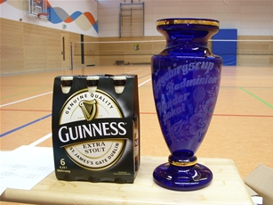 Die Vase und etwas zum reintun